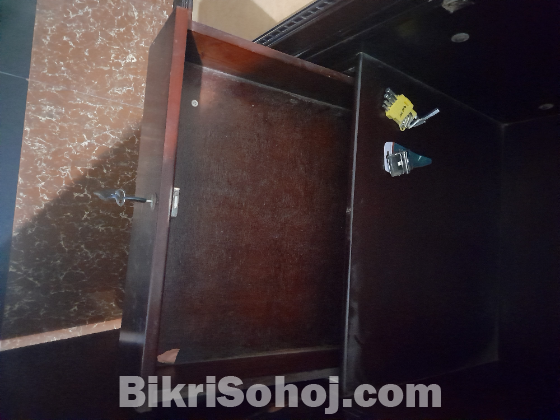 ৩ পার্টের আলমারি বিক্রি করা হবে